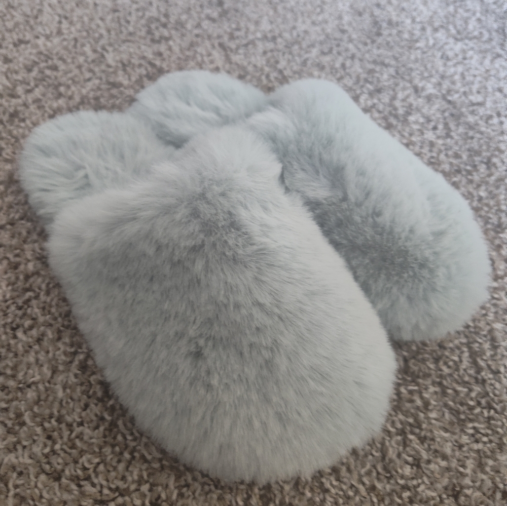 Slippers - Picture 2 of 3